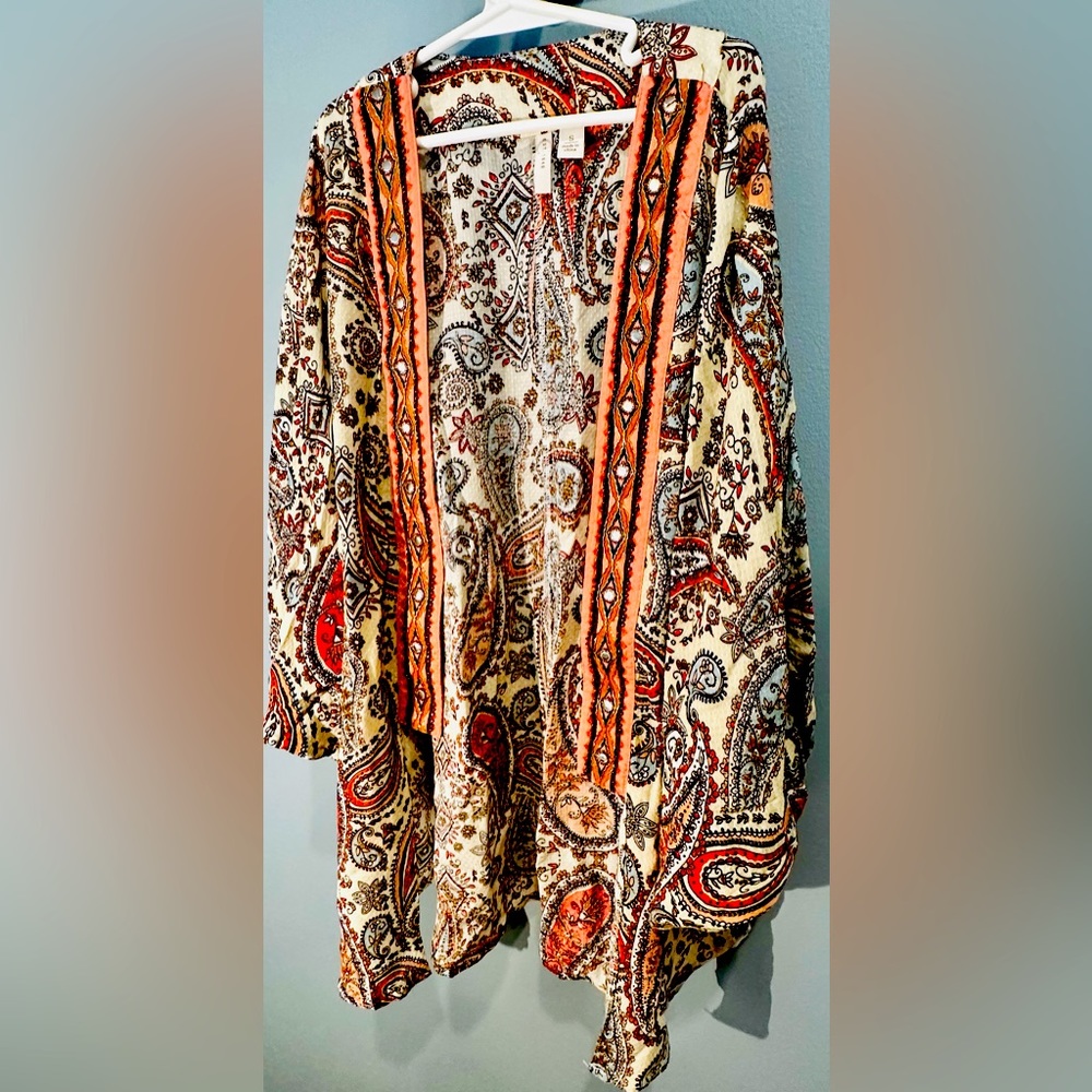 EST 1946 Small kimono embroidered, very pretty!